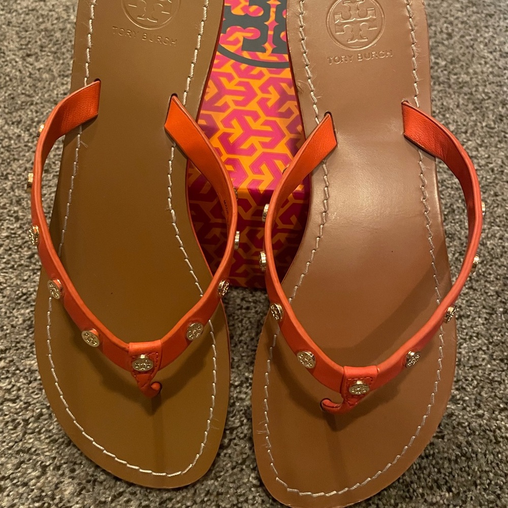 Tory Burch leather sandals Orange with logo in gold!!